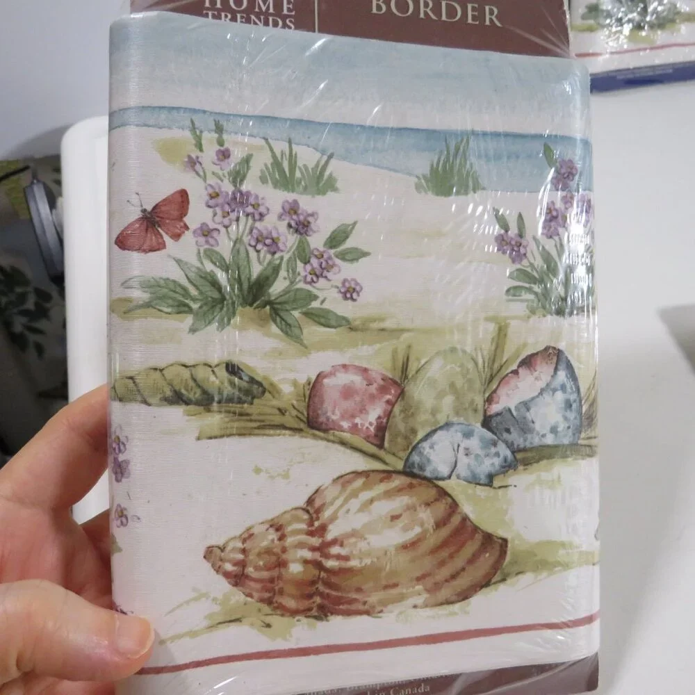 Seashells (Warm Colors) with pansies at the beach Wallpaper border (3) Rolls